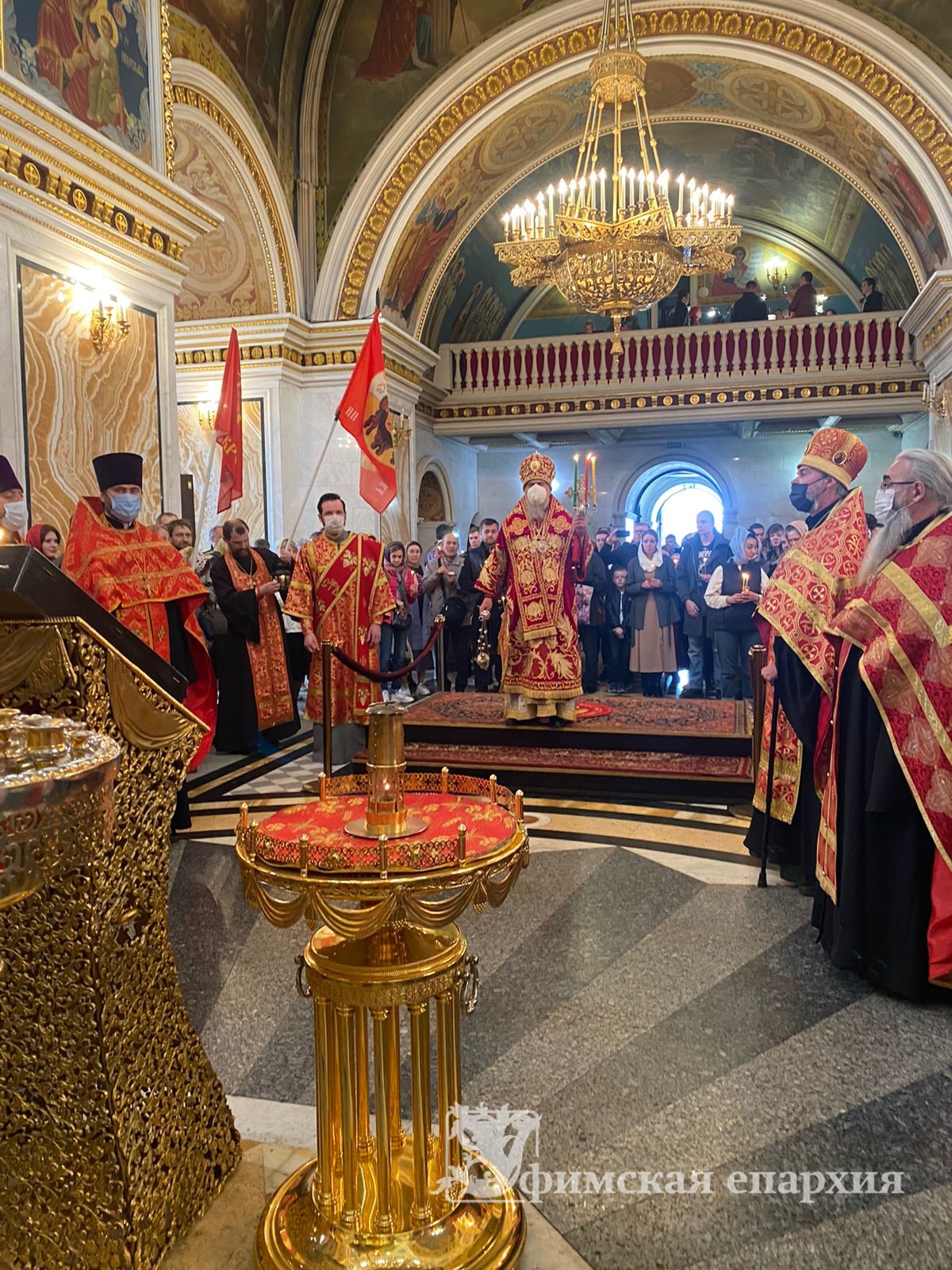 В Уфе встретили Благодатный огонь с Гроба Господня: фото 6