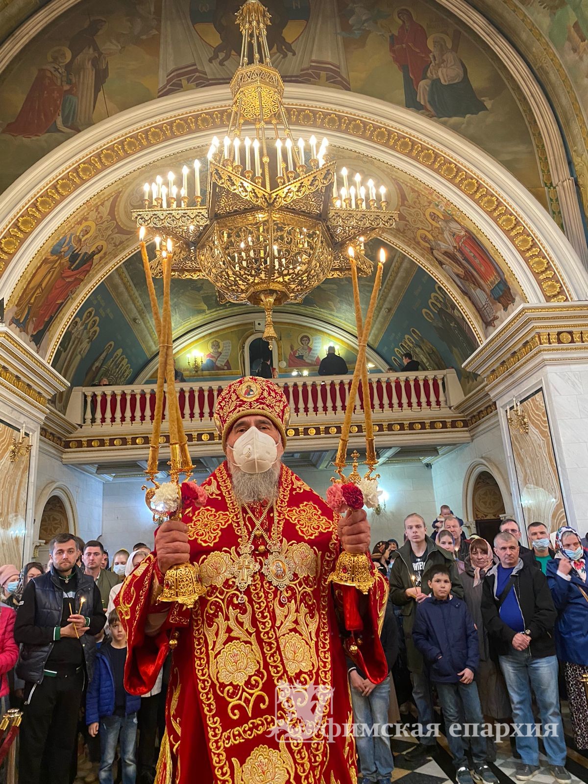 В Уфе встретили Благодатный огонь с Гроба Господня: фото 2