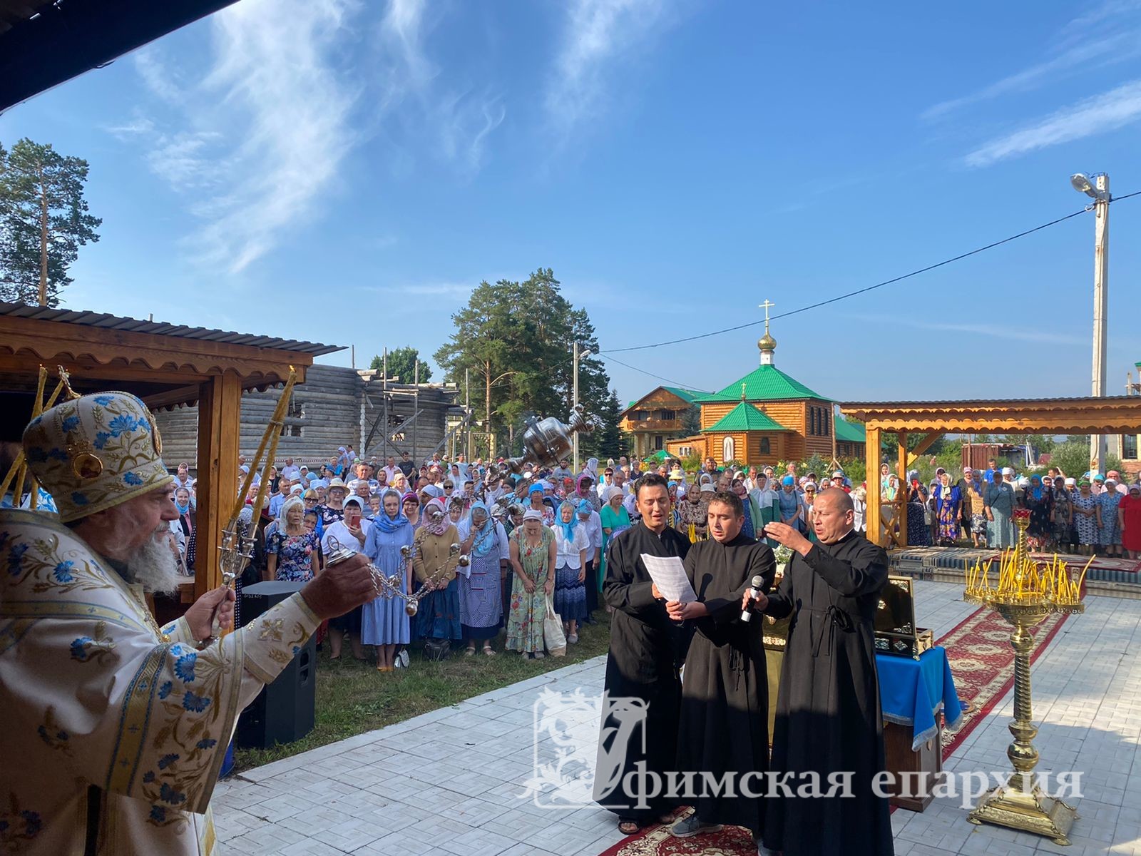 Архиерейское богослужение в день в праздник Смоленской (Бугабашской) иконы Божией Матери: фото 1