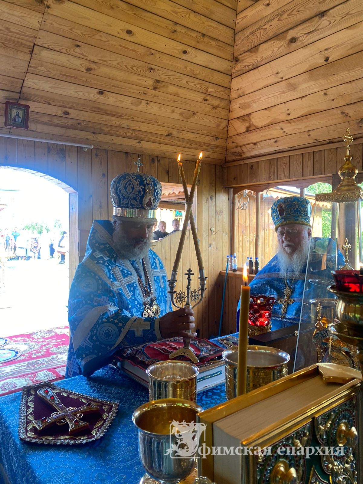 Архиерейское богослужение в день в праздник Смоленской (Бугабашской) иконы Божией Матери: фото 2