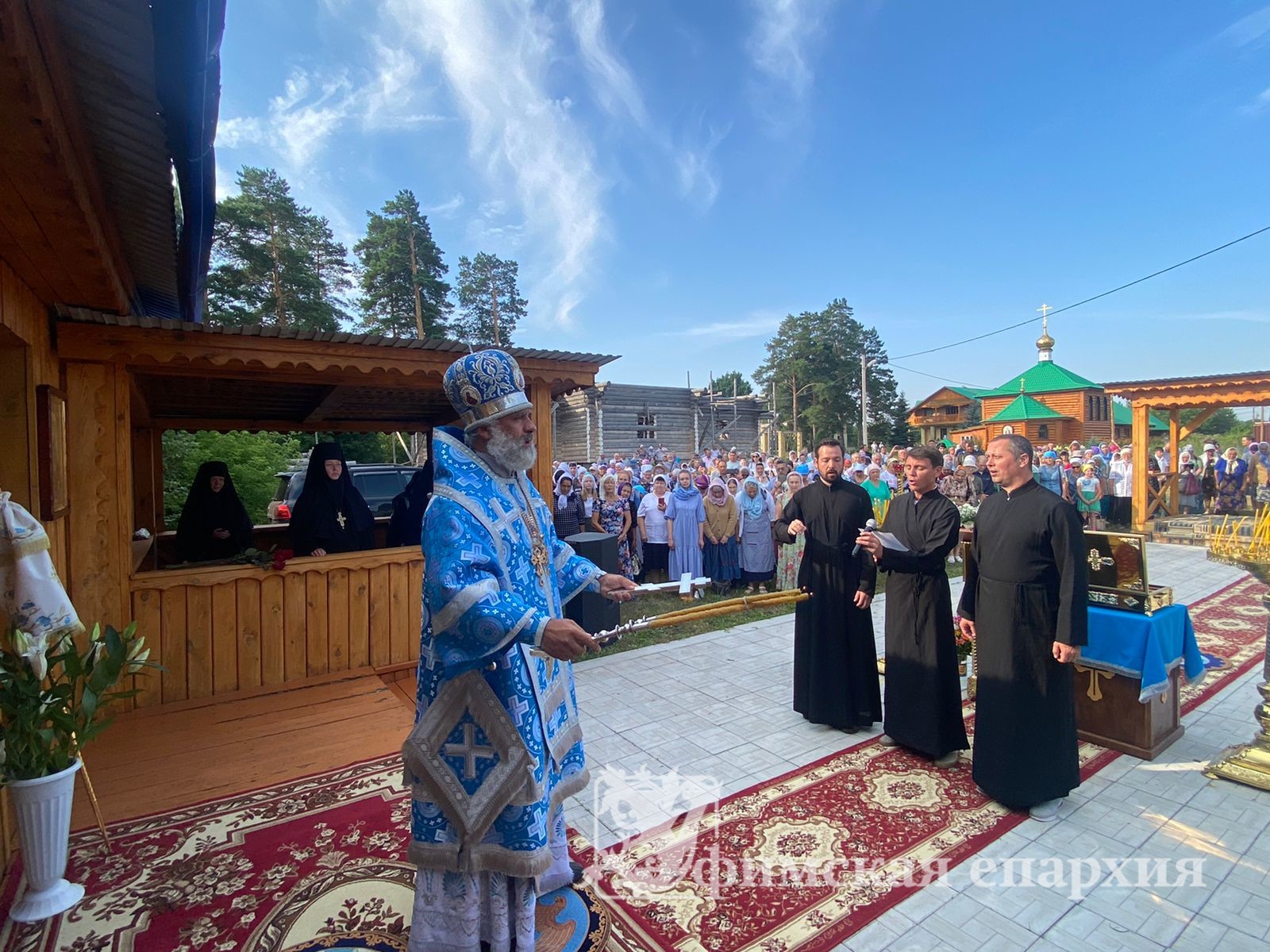 Архиерейское богослужение в день в праздник Смоленской (Бугабашской) иконы Божией Матери: фото 3