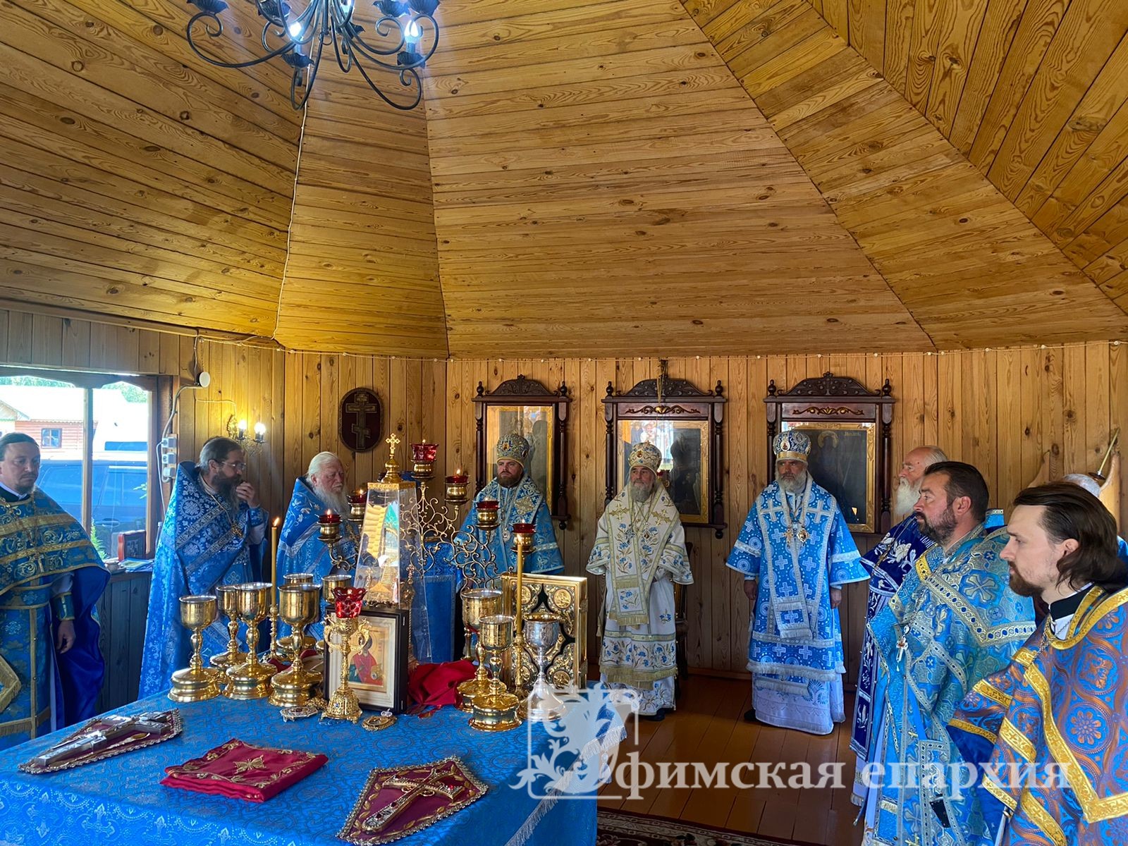 Архиерейское богослужение в день в праздник Смоленской (Бугабашской) иконы Божией Матери: фото 4