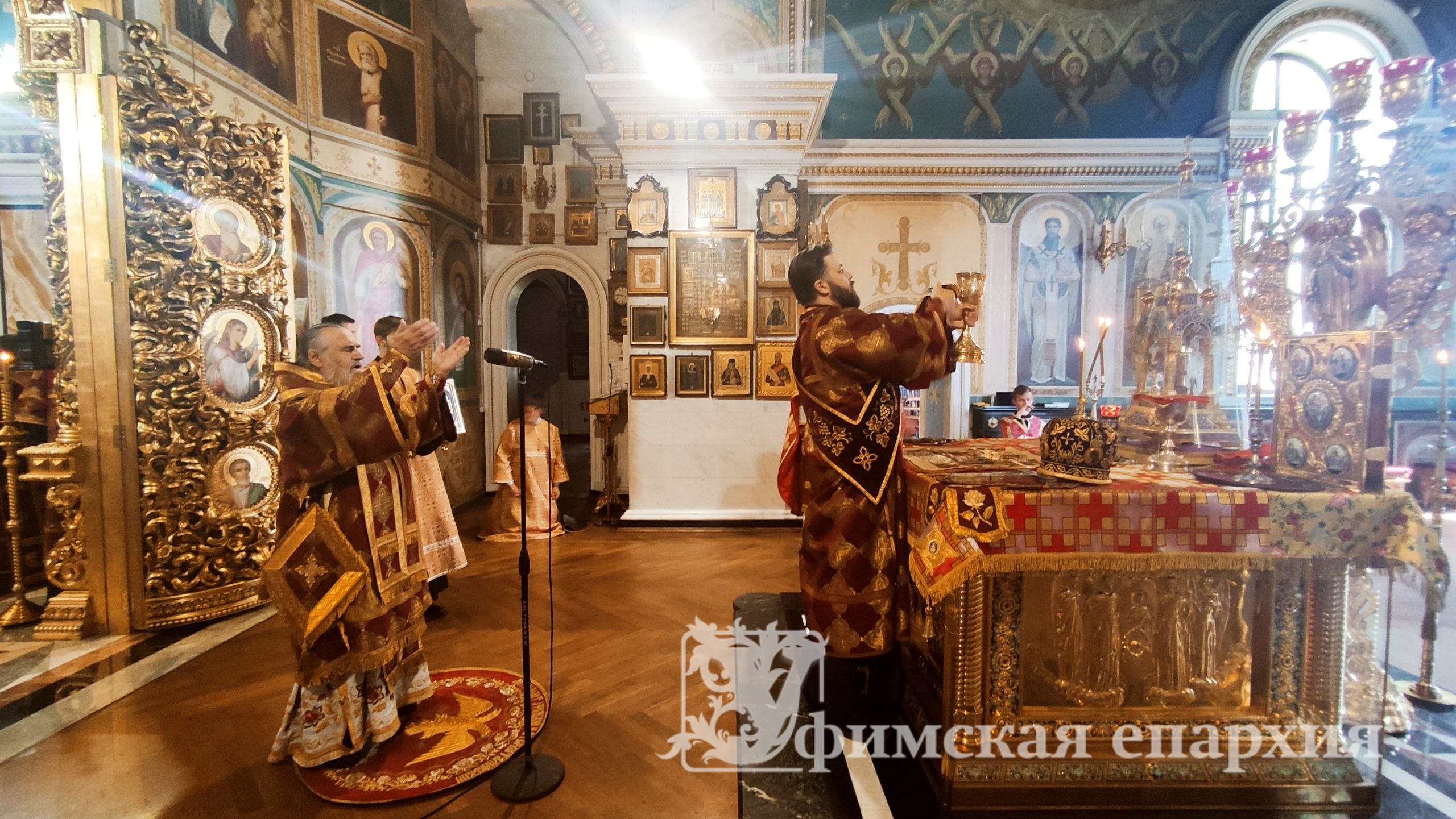 Служение митр.Никона в праздник Происхождения Честных Древ Креста Господня: фото 35