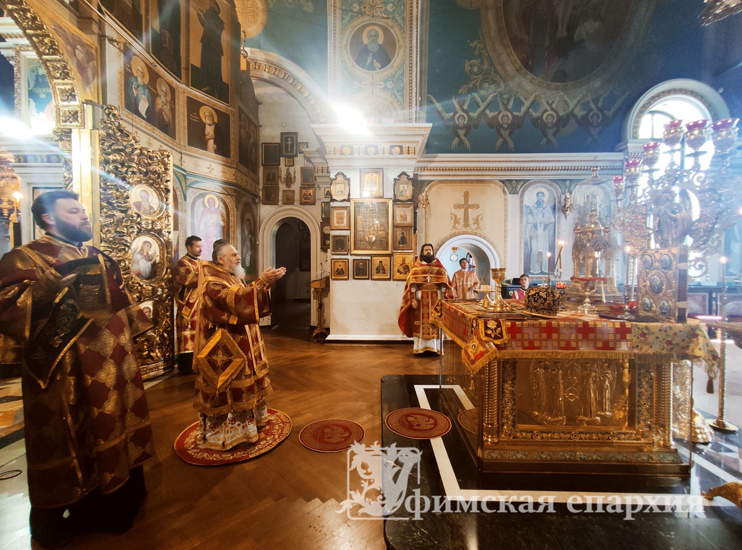 Служение митр.Никона в праздник Происхождения Честных Древ Креста Господня: фото 36