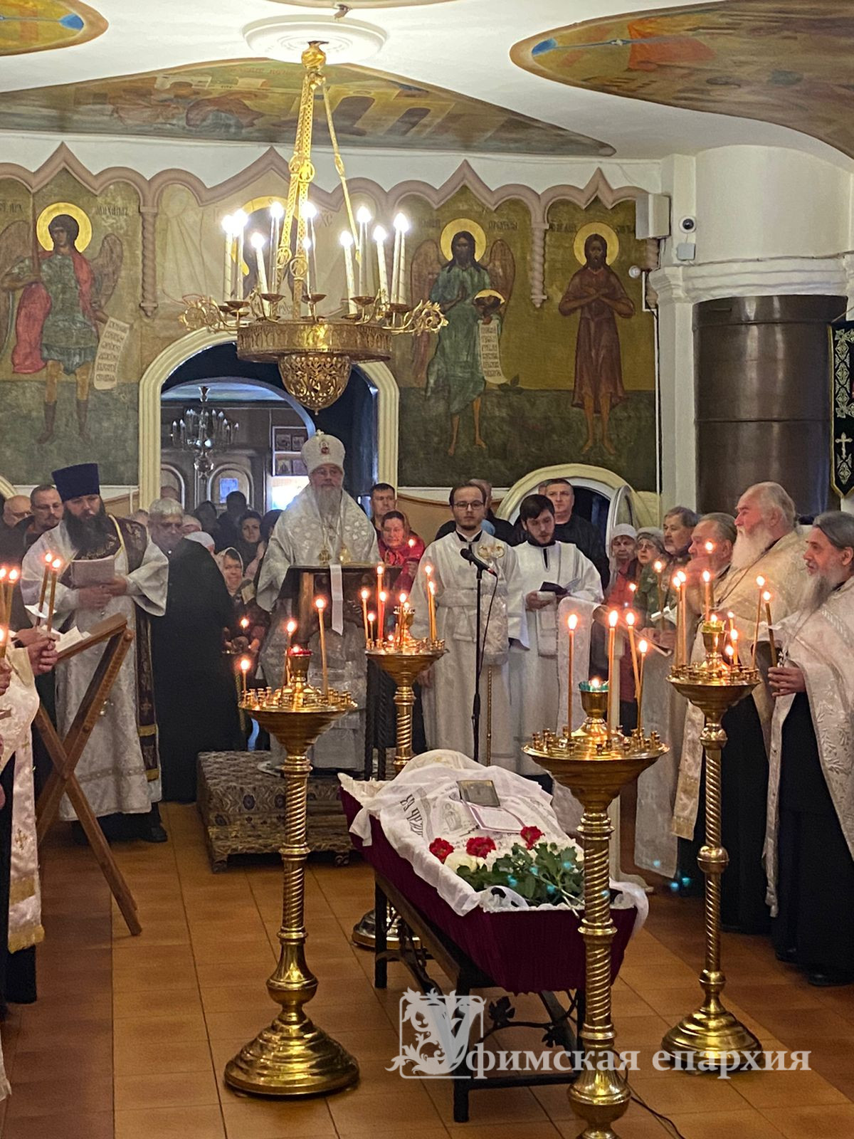 Состоялось отпевание и погребение митрофорного протоиерея Петра Киселёва: фото 1