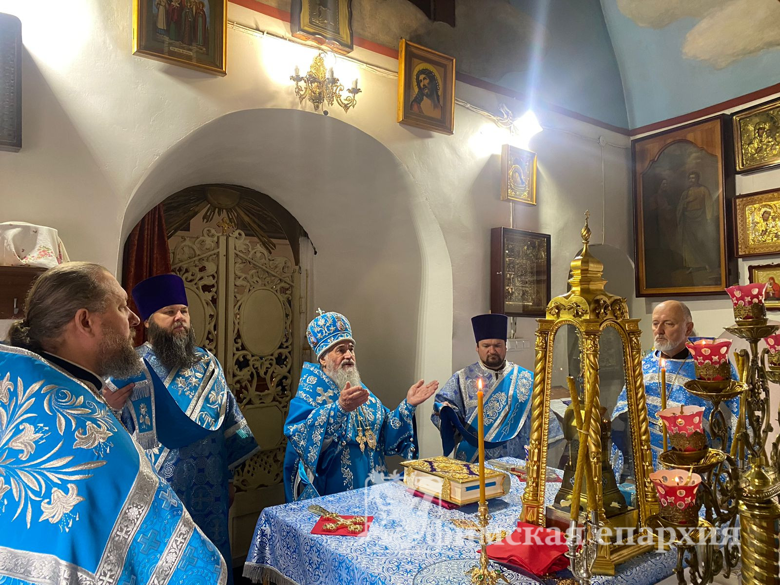 Служение митр.Никона в великий праздник Покрова Пресвятой Богородицы: фото 1